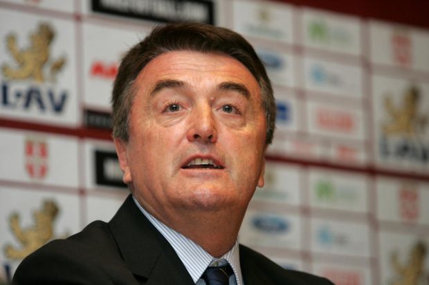 Песма у трену испевана у славу Антића и Тумбаса: Ко да блато овог света гута сваки бисер, читам вест да је отишао Мистер... (ВИДЕО)